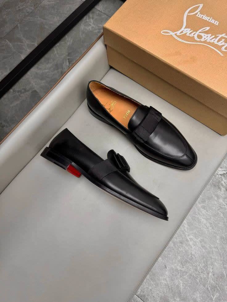 CHRISTIAN LOUBOUTIN MEN LOAFER close-up detail 3